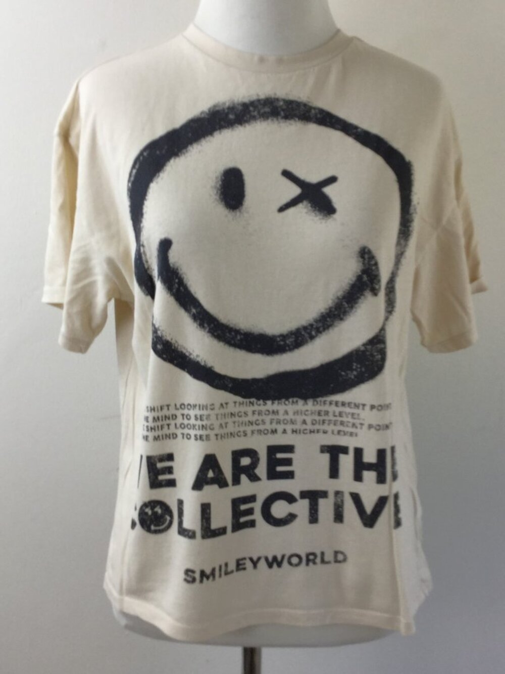 H&M Smiley World Tshirt 8/10